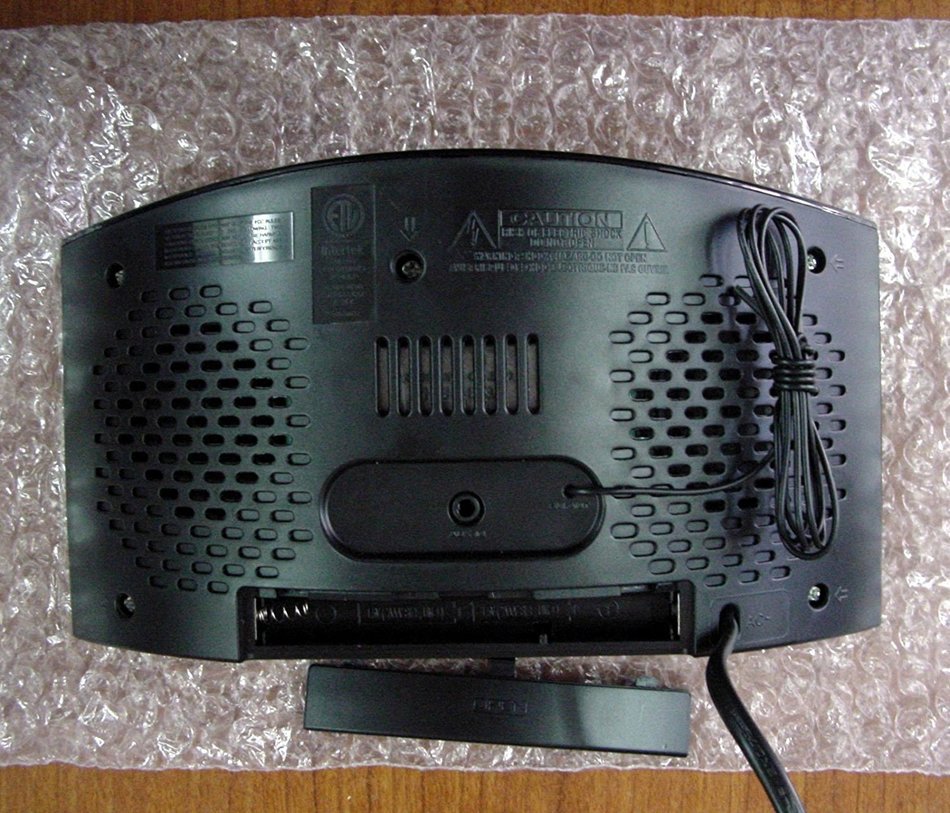 HYUNDAI DUAL ALARM CLOCK RADIO 1.8" DISPLAY N3