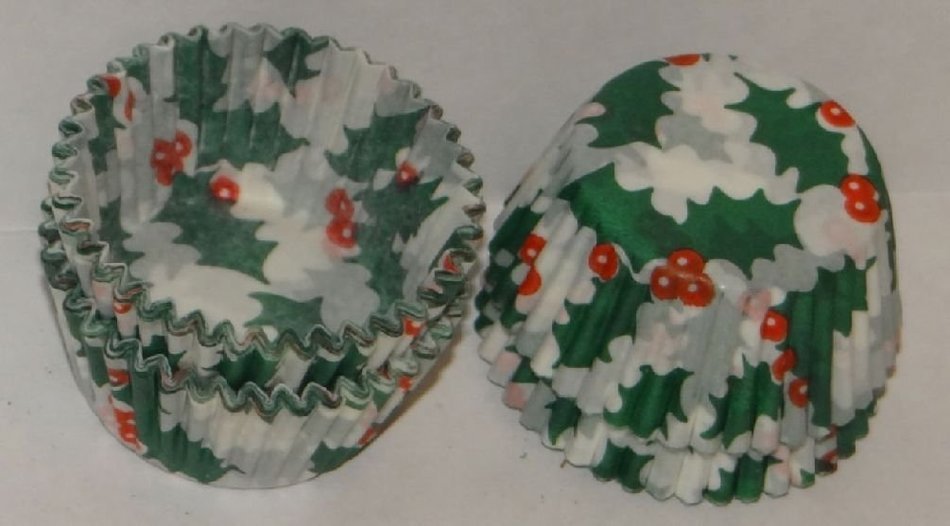 5 Holly Paper Candy Cups 850 Pack Candy Making Supplies CP-15
