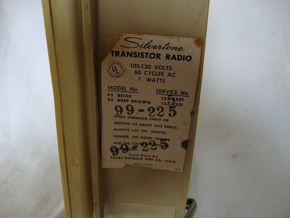 ANTIQUE SEARS SILVERTONE CLOCK RADIO N7