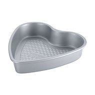 Cake Boss Professional Nonstick Bakeware 9-Inch Heart Cake Pan, Silver N3