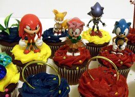 Classic SONIC THE HEDGEHOG Birthday CUPCAKE Topper Set Featuring Super Sonic, Amy Rose, Miles Tails Prower, Sonic... N5