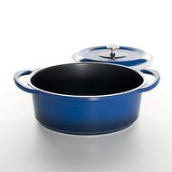 Nordic Ware Pro Cast Traditions Enameled Oval Roaster with Cover, 5.5-Quart, Midnight Blue N3