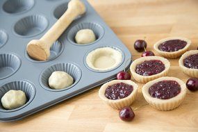 Fox Run Non-Stick Ribbed Tart/Muffin Pan