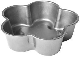 Chloe&#039;s Kitchen 203-166 14-Inch Flower Cake Pan