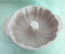 Classics Stoneware Fluted Bundt Cake Baking Pan
