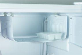 Haier HC27SF22RB 2.7 Cubic Feet Refrigerator/Freezer, Black N45