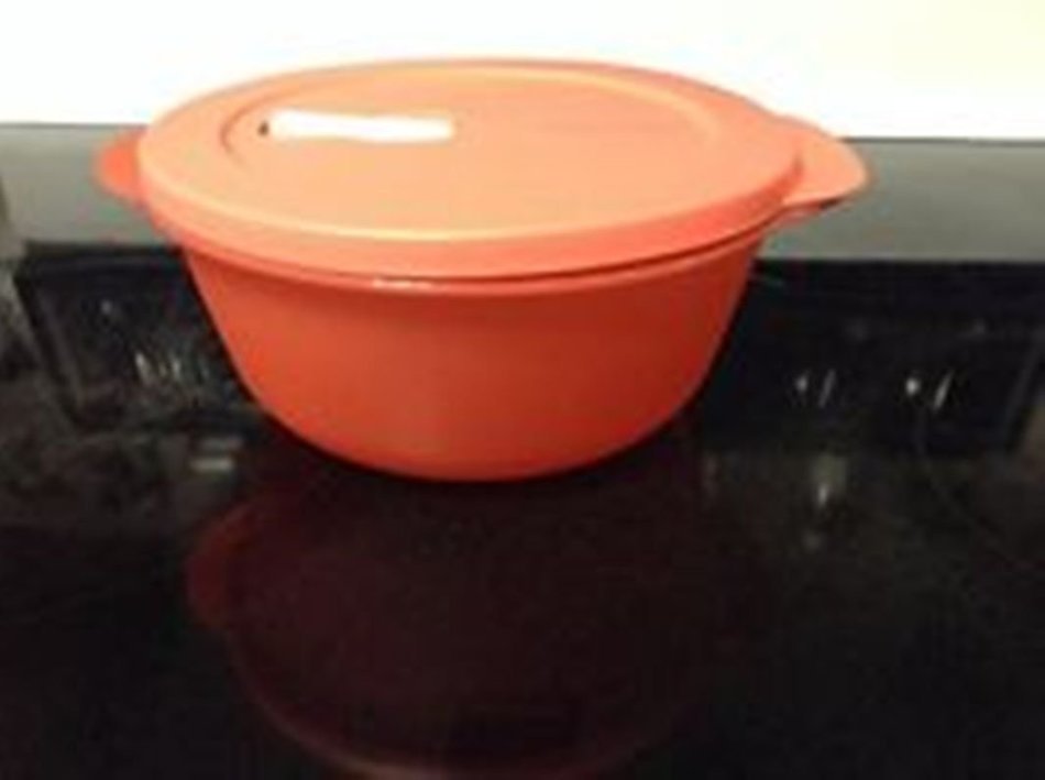 Tupperware Crystalwave 6.25 Cup Microwave Bowl Vented in Guava/Melon