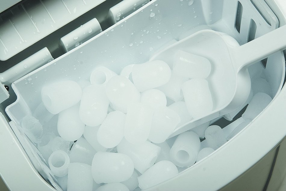 Ivation IVA-ICEM15SIL Portable Ice Maker with Easy-Touch Buttons for Digital Operation, Silver N19