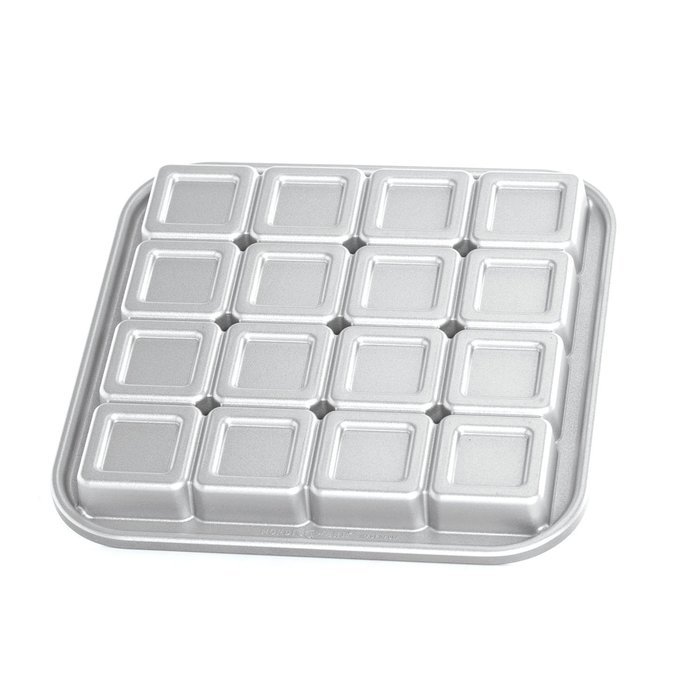 Nordic Ware Pro Cast Hungry Animals Cake and Ice Cream Pan N3