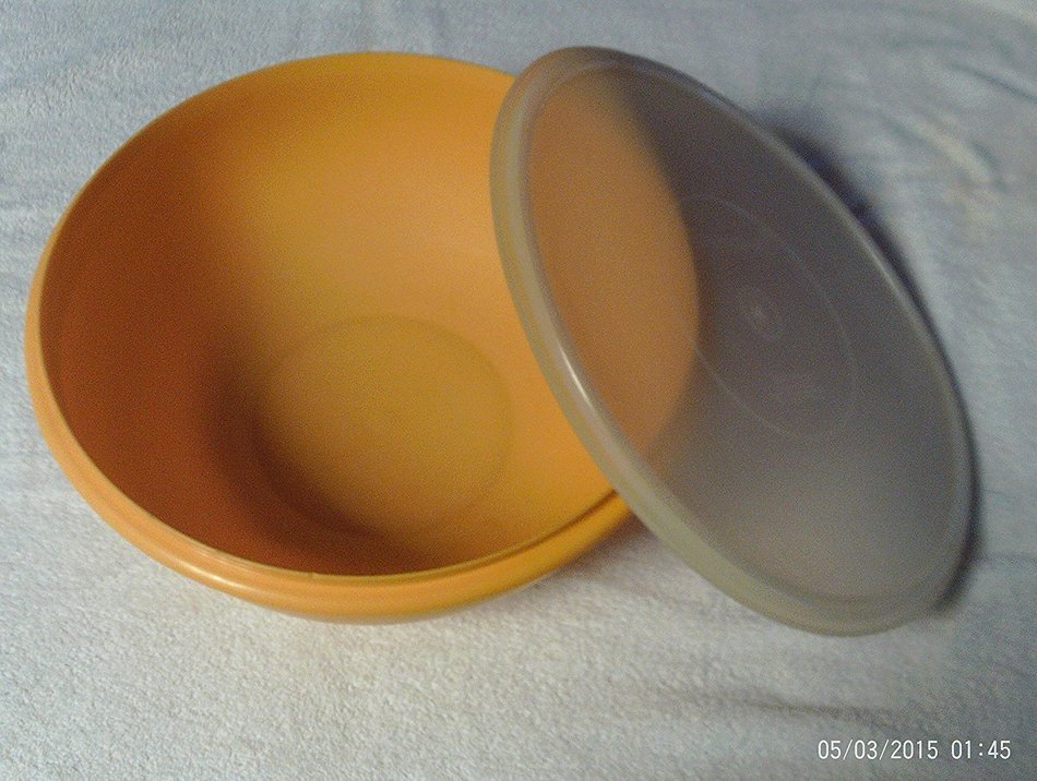 TUPPERWARE FIX N MIX BOWL 26 CUP BUTTERSCOTCH WITH SHEER SEAL N2