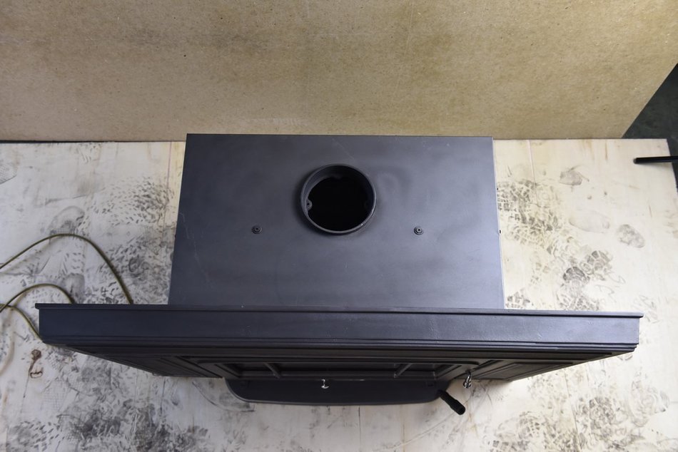 HiFlame Wood Burning Fireplace Insert HF577IU3 Paint Black N5