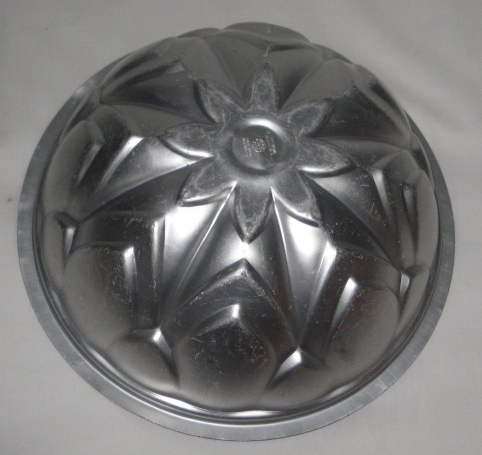 Vintage Wear-Ever Silver Tone Floral Dome 8 x 5 Inch Cake Pan Jell-O Mold