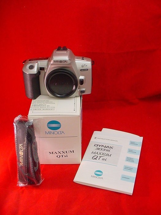 MD) MINOLTA MAXXUM QTSI W/ STRAP N6
