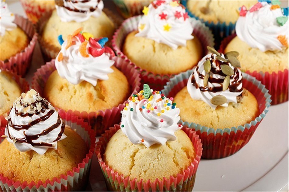 Muffin | Cupcake Pan with 6 Large Aluminum Cups fits Easily into a Toaster Over and includes 100 White Liners... N3