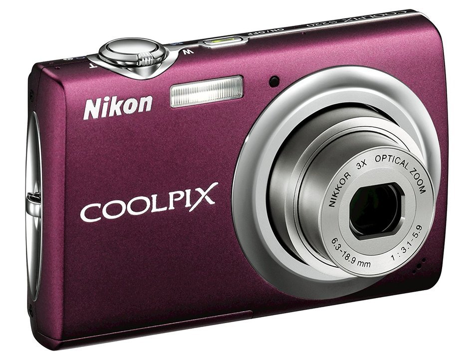 Nikon Coolpix S220 10MP Digital Camera with 3x Optical Zoom and 2.5 inch LCD (Graphite Black) N6