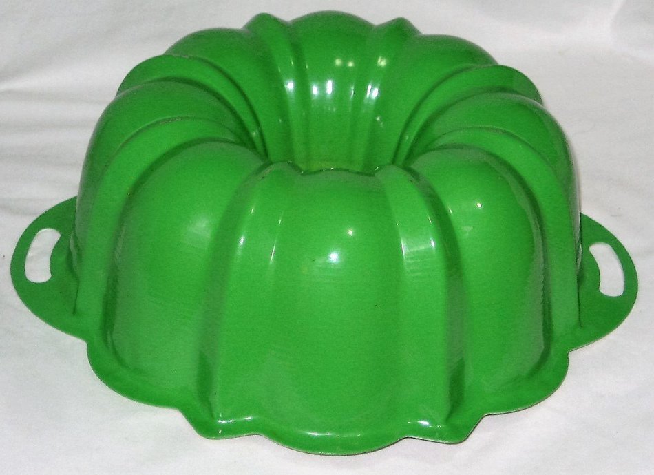 Vintage Lime Green 10 x 4 Inch Fluted Bundt Cake Baking Pan
