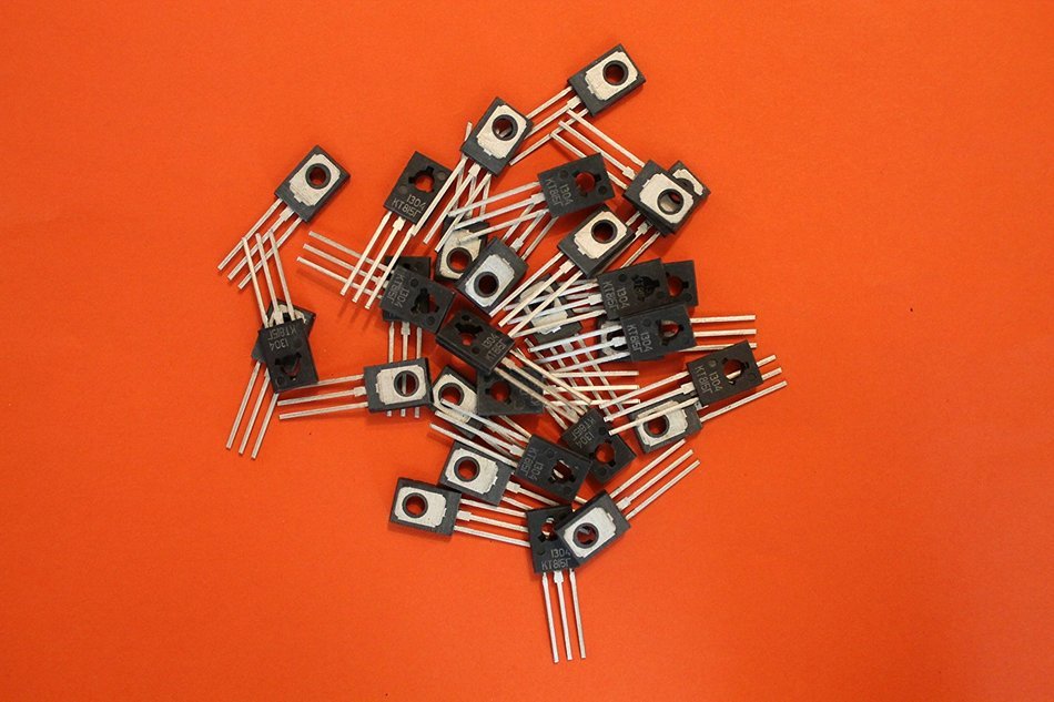 Transistors silicon KT815G analogue BD139, TIP29C, TIP61C USSR 25 pcs