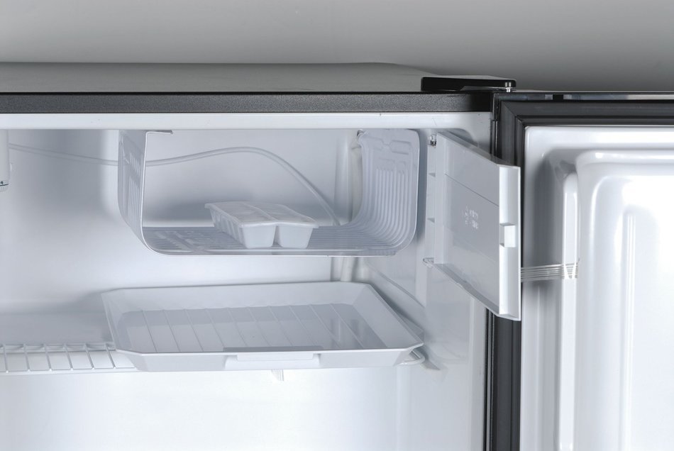 Haier HC27SF22RB 2.7 Cubic Feet Refrigerator/Freezer, Black N35