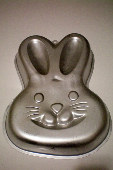 Wilton Easter Bunny Rabbit Cake Pan -- ?RETIRED -- as shown free image