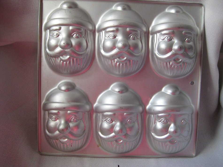 Wilton Collectible Mini Santa Faces Cake Pan, Retired