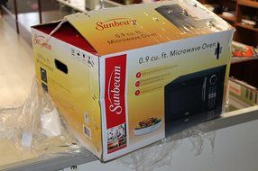 Sunbeam SGB8901 .9 Cubic Feet Microwave Oven 900 Watts N6