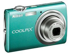 Nikon Coolpix S220 10MP Digital Camera with 3x Optical Zoom and 2.5 inch LCD (Graphite Black) N15