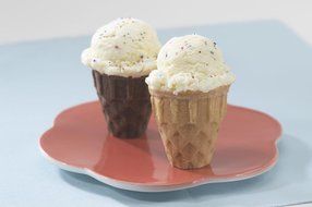 Nordic Ware Platinum Collection Ice Cream Cone Cupcake Pan