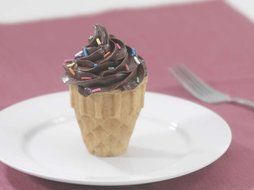 Nordic Ware Platinum Collection Ice Cream Cone Cupcake Pan N2