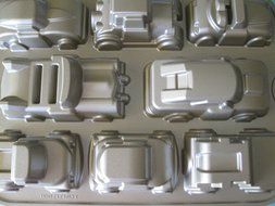 Williams Sonoma Kids Winter Wonderland Car Cake Pan N2