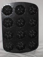 Vintage Nordic Ware Heavy Miniature Bundt Fluted Cakes Muffins 12 Compartment Baking Pan