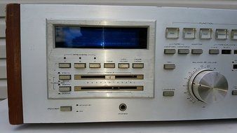 PIONEER SX-D7000 QUARTZ SYNTHESIZED RECEIVER VINTAGE (1980) 120WPC INTO 8OHMS N5