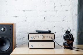 Peachtree Audio SONAAMP Audio sonaAMP 150 Watt Power Amplifier (High Gloss Black) N2