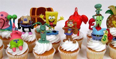 SPONGEBOB SQUAREPANTS 12 Piece CUPCAKE Topper Set Featuring 10 Random SpongeBob Figures and Themed Decorative... N4