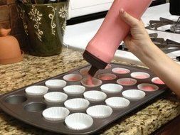GYM 2 Pack Pancake Cupcake Waffle Muffin Batter Pen- Squeeze Bottle- Syrup Dispenser for Cakes, Pancakes, Cupcakes... N2