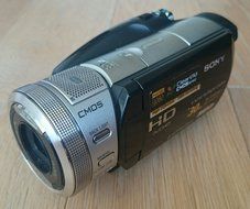 Sony HDR-SR1E PAL AVC HD 30GB Hard-Disc Handycam(R) Camcorder N2