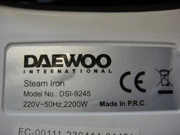 Daewoo DSI-9245 2200-watt Dry/Steam Iron, 220V N8