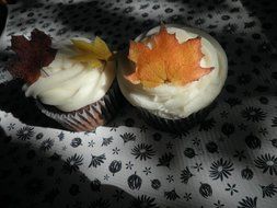 Edible Fall Leaves - Set of 20 - Cake Decorations, Cupcake Topper N2