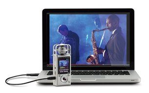 Zoom Q2HD Handy HD Video Recorder with 2GB SD Card and Two AA Batteries