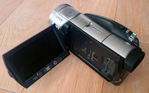 Sony HDR-SR1E PAL AVC HD 30GB Hard-Disc Handycam(R) Camcorder N3