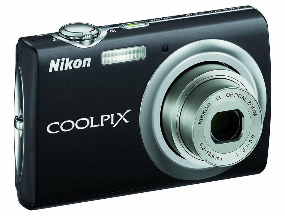 Nikon Coolpix S220 10MP Digital Camera with 3x Optical Zoom and 2.5 inch LCD (Graphite Black) N12