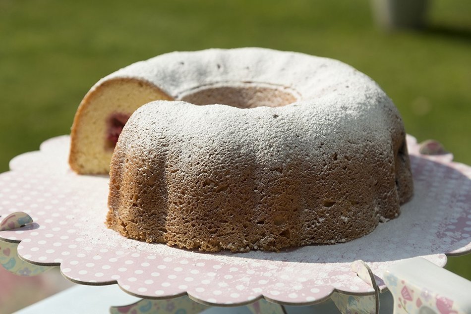 Non Stick 10" Bundt Kugelhopf Pan / Tin