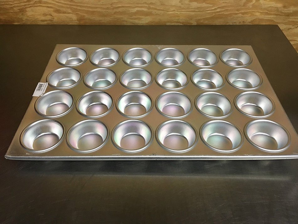 Carlisle 602424 Aluminum 3003 24 Cup Muffin Pan, 20.5" Length x 14" Width, 3-oz. Capacity (Case of 12)