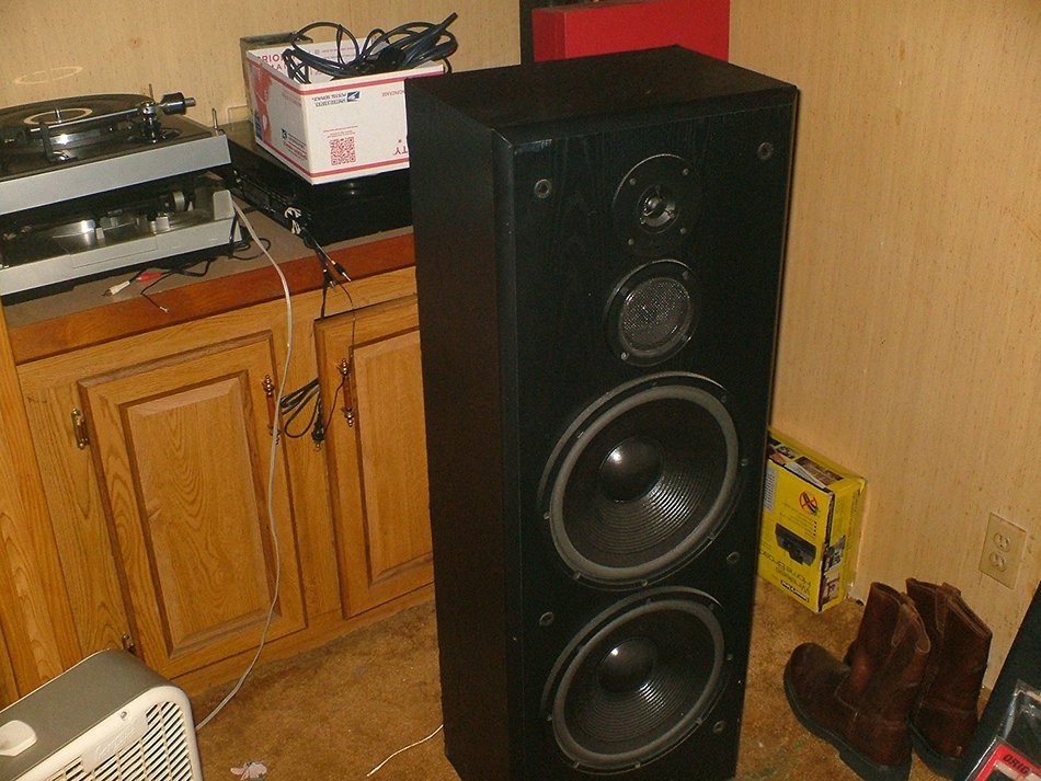 K.L.H. 4 WAY FLOOR STANDING SPEAKERS WITH COVERS