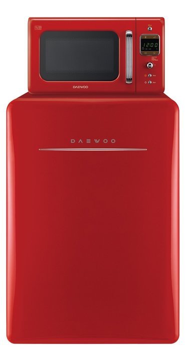 Daewoo Retro Compact Refrigerator 2.8 Cu Ft, Pure Red