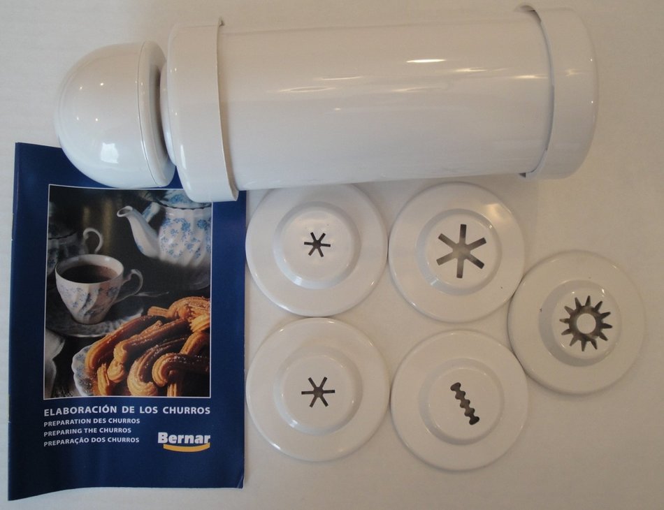 Churrera Churro Maker with Hollow Churro Nozzle. N2