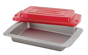 Cake Boss Deluxe Nonstick Bakeware 9-Inch x 13-Inch Covered Cake Pan, Gray N2