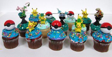 POKEMON GO 14 Piece Birthday CUPCAKE Topper Featuring Random Pokemon Figures, Poke Balls, and More N9