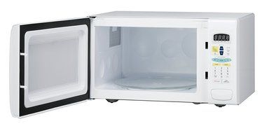 Magic Chef 1.3cf 1100W White Microwave (MCD1311W)