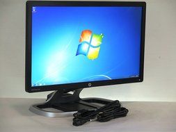 HP e231 [STT111] 23&quot; Display on Integrated Work Center Stand V. LH526AA N7