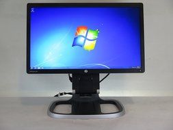 HP e231 [STT111] 23&quot; Display on Integrated Work Center Stand V. LH526AA N9